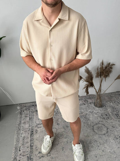 L I H A F short on a person, showing the waistband and fit, with a focus on the fabric and style of the delivery shorts.
