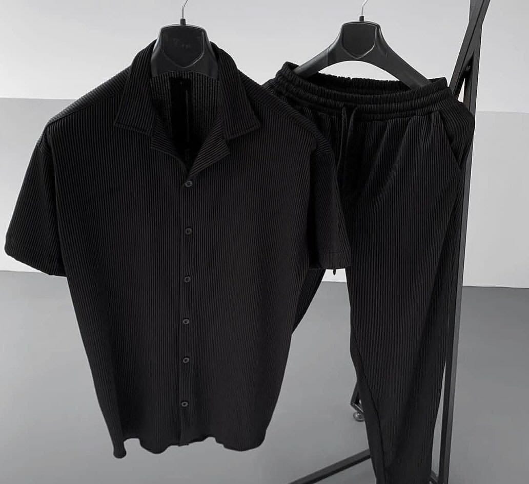 L I H A F ensemble Rido chemise and pants in elegant, comfortable fabric, featuring a stylish, relaxed fit.